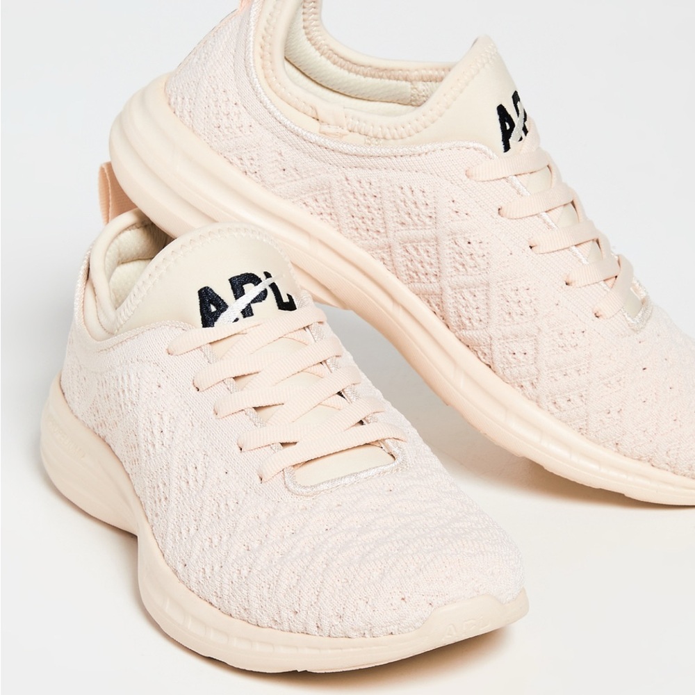 APL (Athletic Propulsion Labs)
Tech look Phantom Sneakers